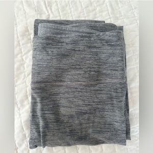 Lululemon grey leggings. Size 6. No pilling. Very good condition!!